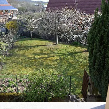 A Avec Jardin Et Parking Prive - Fr-1-744-45