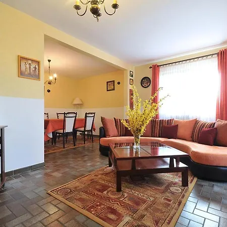 A Avec Jardin Et Parking Prive - Fr-1-744-45 別荘