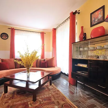 A Avec Jardin Et Parking Prive - Fr-1-744-45